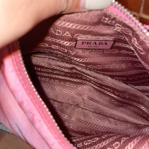 SOLD!! Prada Re-Edition - Picture 3 of 6